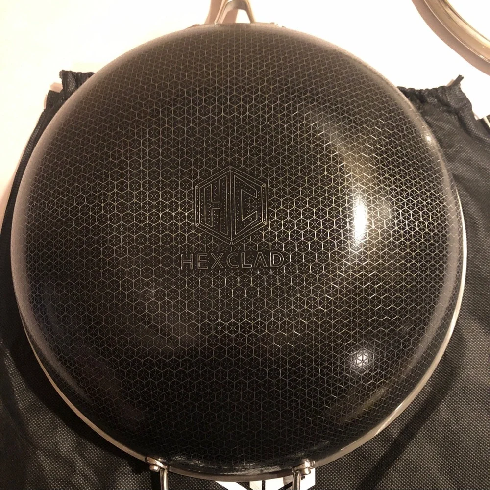 HexClad Hybrid Nonstick 12-Inch Wok Cookware with 12 inch Lid - Picture 8 of 13